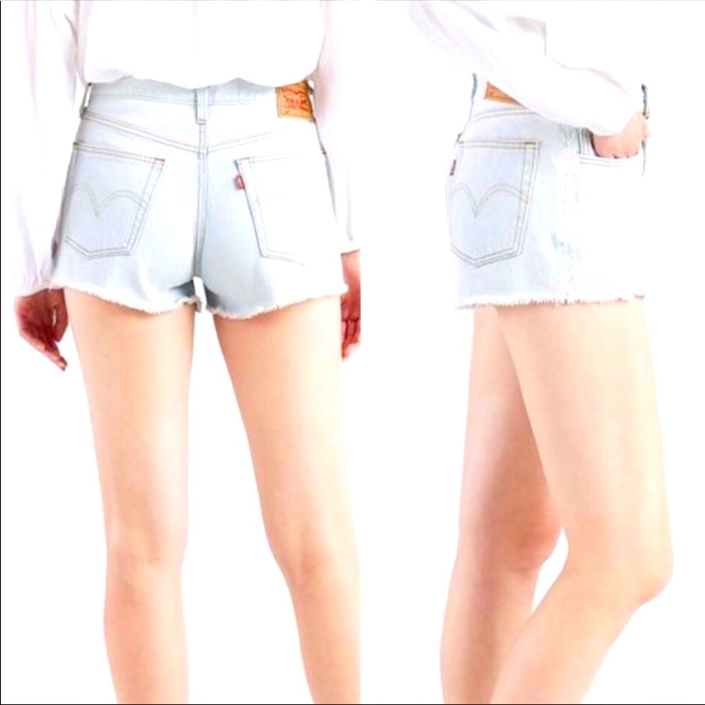 Levi’s 501’s Lightwash embroidered denim shorts 27